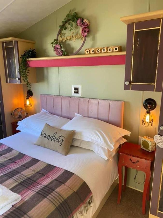 Serendipity Sutton on the Forest エクステリア 写真